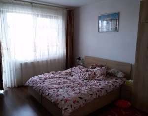 Apartament cu 3 camere, suprafata generoasa, strada Florilor, Floresti