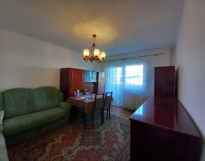 De vanzare apartament cu 3 camere, 2 bai, Primaverii