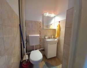 De vanzare apartament cu 3 camere, 2 bai, Primaverii