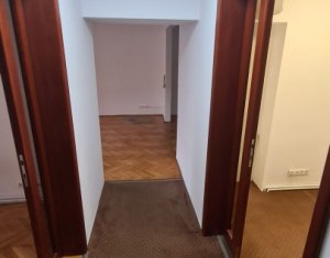 Apartament 3 camere, destinatie birou sau locuit, gradina proprie ! 