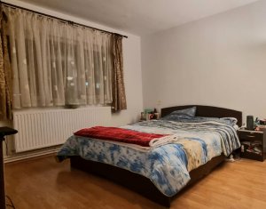 Apartament cu 3 camere decomandate, cartier Intre Lacuri