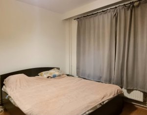 Apartament cu 3 camere decomandate, cartier Intre Lacuri