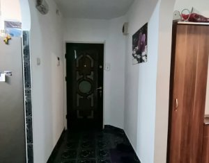 Apartament cu 3 camere decomandate, cartier Intre Lacuri