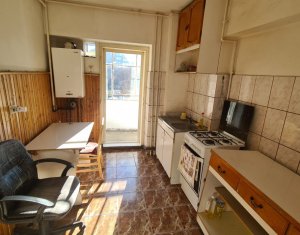 Apartament 3 camere, zona Kaufland, etaj 1, luminos, balcon 18 mp !