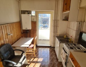 Apartament 3 camere, zona Kaufland, etaj 1, luminos, balcon 18 mp !