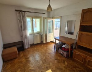 Apartament 3 camere, zona Kaufland, etaj 1, luminos, balcon 18 mp !