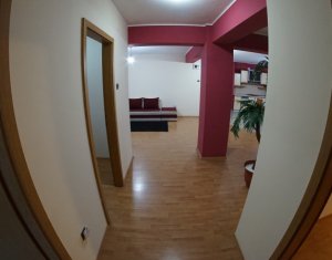 Vanzare apartament cu 3 camere in zona semicentrala 