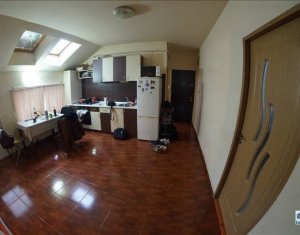 Vanzare apartament cu 3 camere la mansarda in Manastur zona Colina