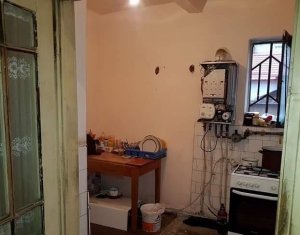Vanzare apartament cu 4 camere in Grigorescu la casa, curte comuna