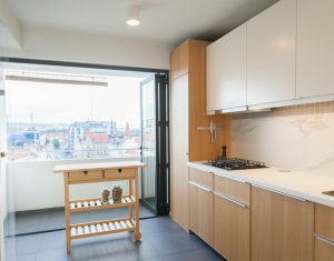 Apartament cu 3 camere si o priveliste de vis, in P-ta Mihai Viteazu