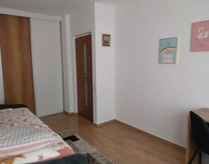 Vanzare apartament 3 camere, finisat si mobilat modern, Floresti 