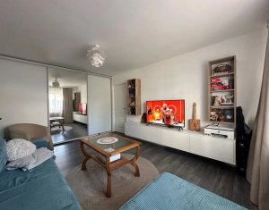 Apartament cu 3 camere spatios la cheie zona Intre Lacuri