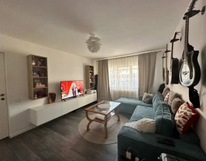 Apartament cu 3 camere spatios la cheie zona Intre Lacuri