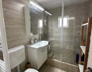 Apartament cu 3 camere spatios la cheie zona Intre Lacuri