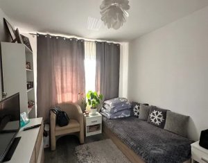 Apartament cu 3 camere spatios la cheie zona Intre Lacuri