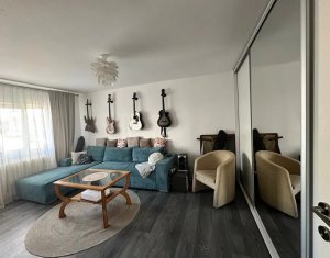 Apartament cu 3 camere spatios la cheie zona Intre Lacuri