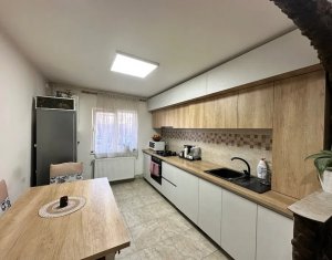 Apartament cu 3 camere spatios la cheie zona Intre Lacuri