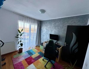 Apartament 3 camere Floresti  cu parcare si balcon 