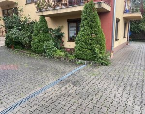 Apartament 3 camere in zona linistita, bloc tip vila