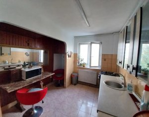 Apartament cu 3 camere in Manastur in zona linistita