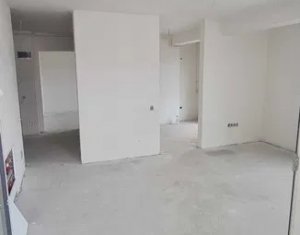 Apartment 3 rooms for sale in Floresti