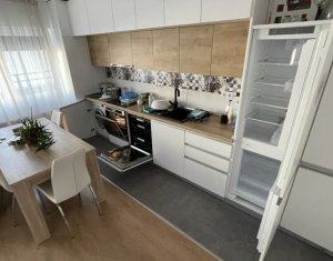 Apartment 4 rooms for sale in Floresti