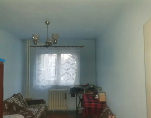 Apartament cu 2 camere, decomandat, etaj 2, zona „La Terenuri”