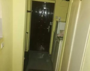 Apartament cu 2 camere, decomandat, etaj 2, zona „La Terenuri”