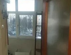 Apartament cu 2 camere, decomandat, etaj 2, zona „La Terenuri”