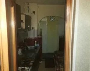 Apartament cu 2 camere, decomandat, etaj 2, zona „La Terenuri”