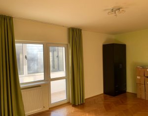 Apartament 4 camere, etaj 1, garaj, Plopilor! 