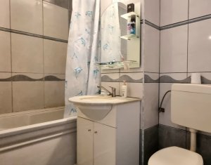 Apartament cu 2 camerei decomandate, la etaj intermediar