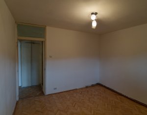 Vanzare 3 camere Dej, central, etaj 1, zona buna