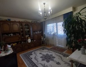 De vanzare apartament cu 3 camere, 3 balcoane, 2 bai, Plopilor