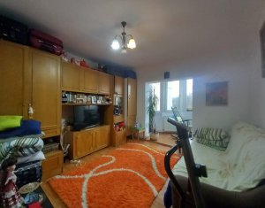 De vanzare apartament cu 3 camere, 3 balcoane, 2 bai, Plopilor