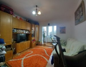 De vanzare apartament cu 3 camere, 3 balcoane, 2 bai, Plopilor