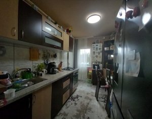 De vanzare apartament cu 3 camere, 3 balcoane, 2 bai, Plopilor