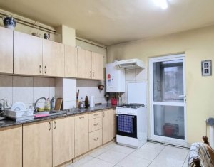 Apartament cu 2 camere decomandate, in zona Farmec