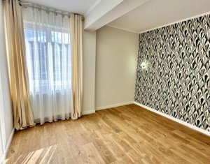 Apartament cu trei camere, ultrafinisat, zona Urusagului