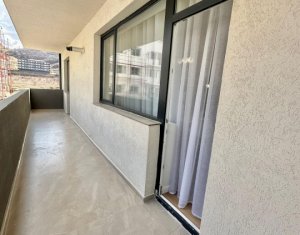 Apartament cu trei camere, ultrafinisat, zona Urusagului