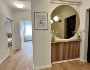 Apartament cu trei camere, ultrafinisat, zona Urusagului