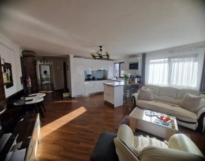 Apartament 3 camere,  etaj intermediar, parcare, zona Parcul  Poligonului