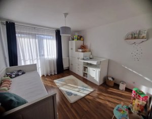 Apartament 3 camere,  etaj intermediar, parcare, zona Parcul  Poligonului