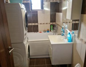 Apartament 3 camere,  etaj intermediar, parcare, zona Parcul  Poligonului