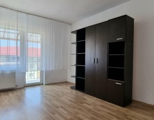 Apartament spatios, zona Bucium