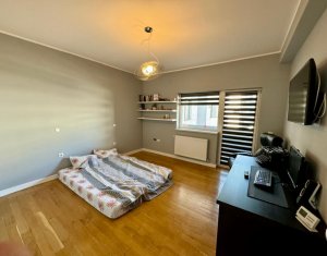 Vanzare apartament 3 camere, situat in Floresti, zona Stadionului