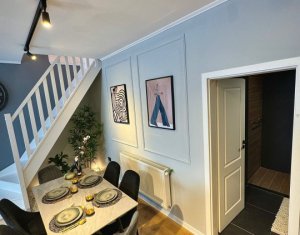 Apartament 3 camere, superb, zona Teilor