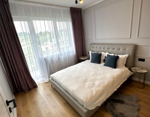 Apartament 3 camere, superb, zona Teilor