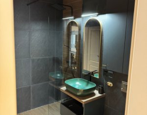 Apartament 3 camere, superb, zona Teilor