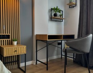 Apartament 3 camere, superb, zona Teilor